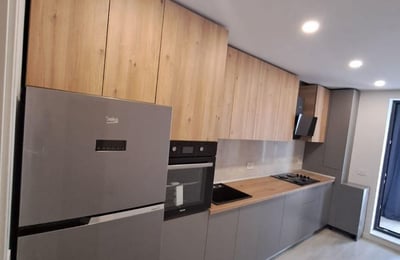 Alquiler de un espacioso apartamento amueblado de 2 habitaciones, 63 m², Constanța, Rumanía